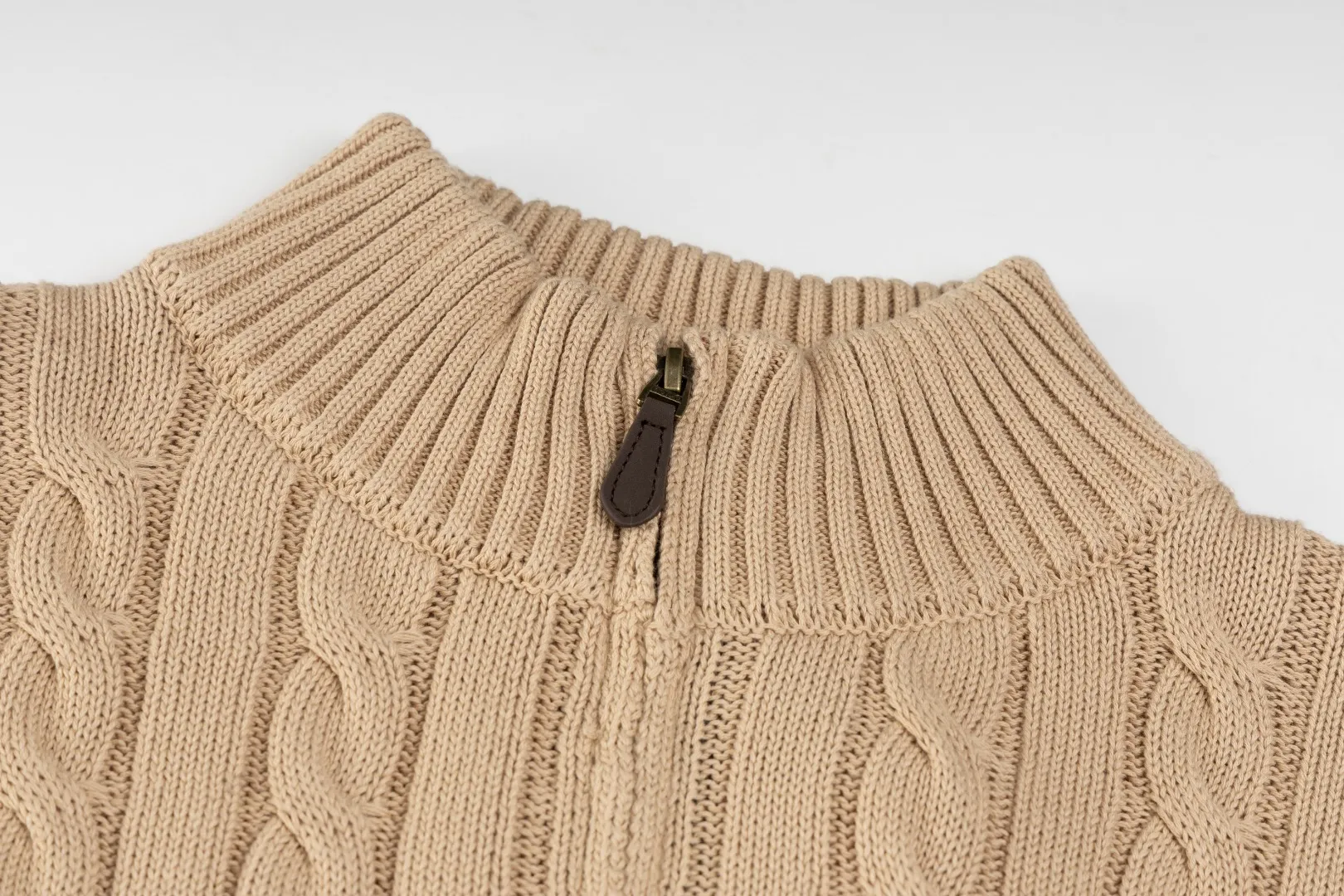 P236 #R92 RALPH LAUREN Ralph Lauren fifteen colors classic small label embroidery logo turtleneck pullover half-zip knitted cable sweater with high-density LOGO embroidery on the chest and original customized tag accessories. Made of pure cotton yarn, pure cotton is skin-friendly and comfortable, small label war horse embroidered twist turtleneck sweater 🐎 high quality, follow the blogger to learn how to wear it! Let’s buy a Ralph Lauren cable sweater. It’s a super hard-to-find series after it became popular. It’s hard to find one on the official website. It’s simple and practical to wear, with a lazy and loose feel. The thickened fabric has more texture, feels soft and delicate, and has a loose fit. Whether worn alone or layered, you can wear different styles of fashion with just one piece!   Size：XS S M L